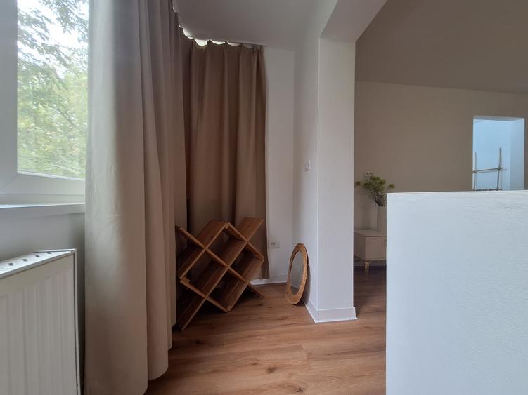 Apartament cu 2 camere semidecomandat, mobilat în Girocului