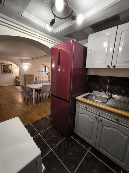 Apartament cu 3 camere semidecomandat în Trei Stejari