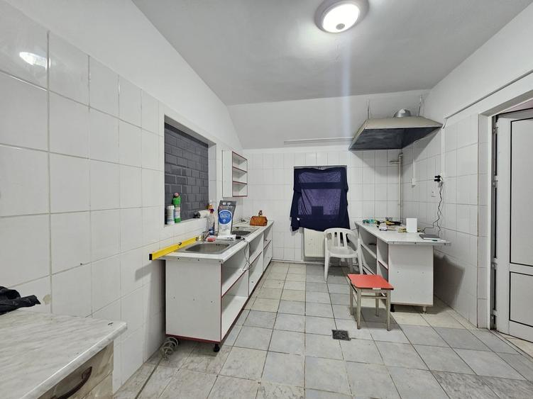 Casă individuală cu 8 camere cu Canalizare în Simeria