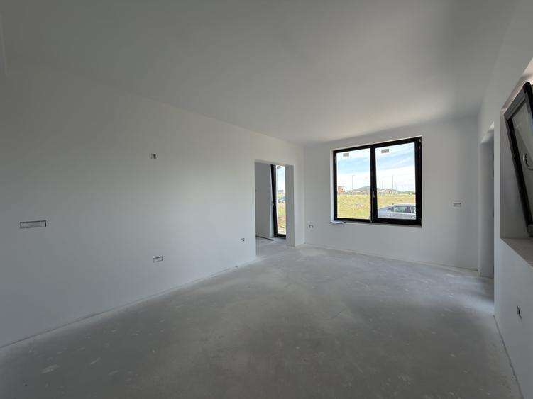 Duplex cu 5 camere cu Canalizare în Torontalului