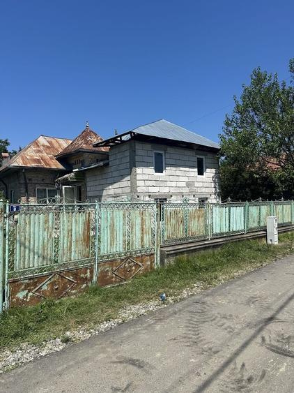 Casă cu 4 camere în Tătărani