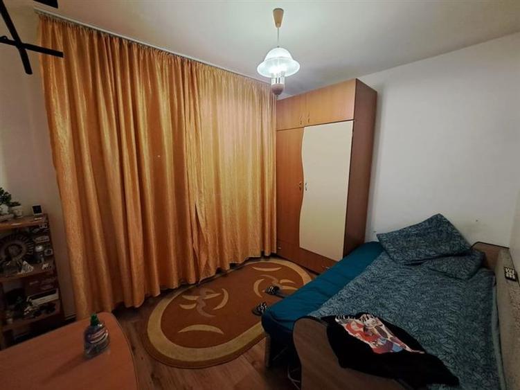 Apartament cu 3 camere decomandat, mobilat în Noua