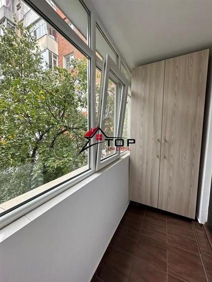 Apartament cu 3 camere semidecomandat, mobilat în Podu Roș