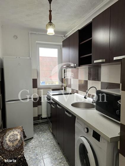 Apartament cu 3 camere semidecomandat în Central