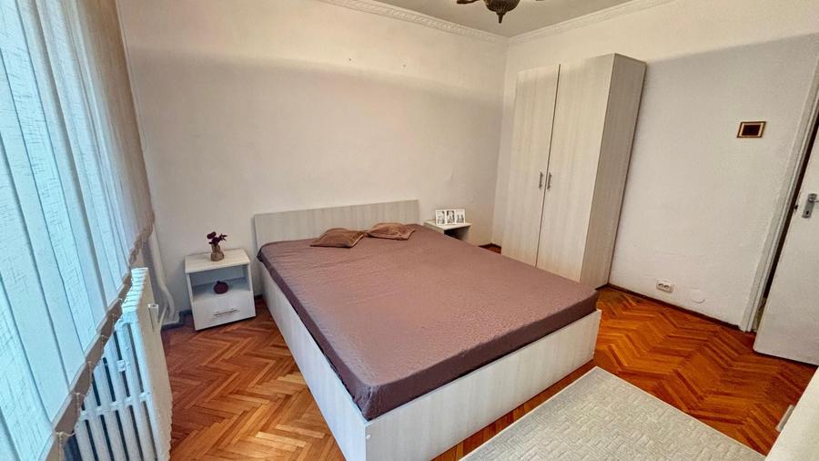 Apartament cu 3 camere decomandat, mobilat în B-dul București
