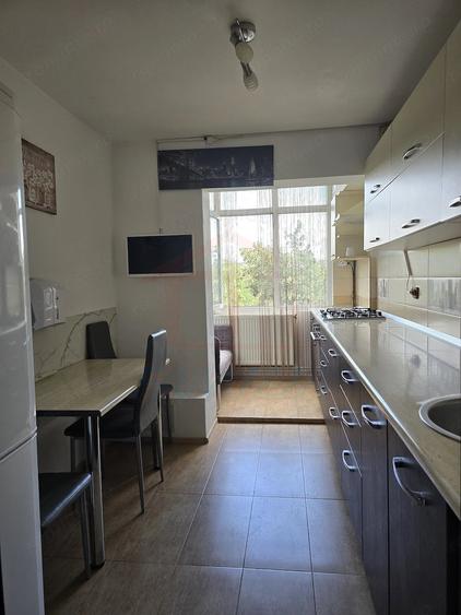 Apartament cu 3 camere decomandat în Micro 16