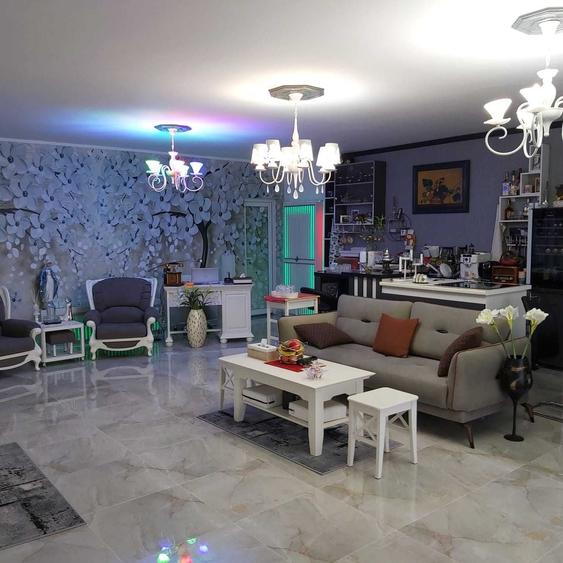 Casă cu 4 camere în Central