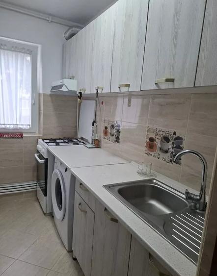 Apartament cu 2 camere semidecomandat, mobilat în Tomis Nord
