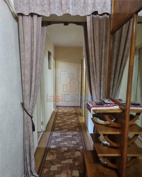 Apartament cu 3 camere decomandat în Filiași
