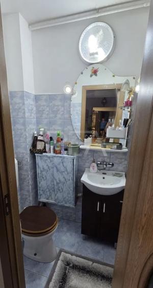 Apartament cu 3 camere semidecomandat, mobilat în Ghencea