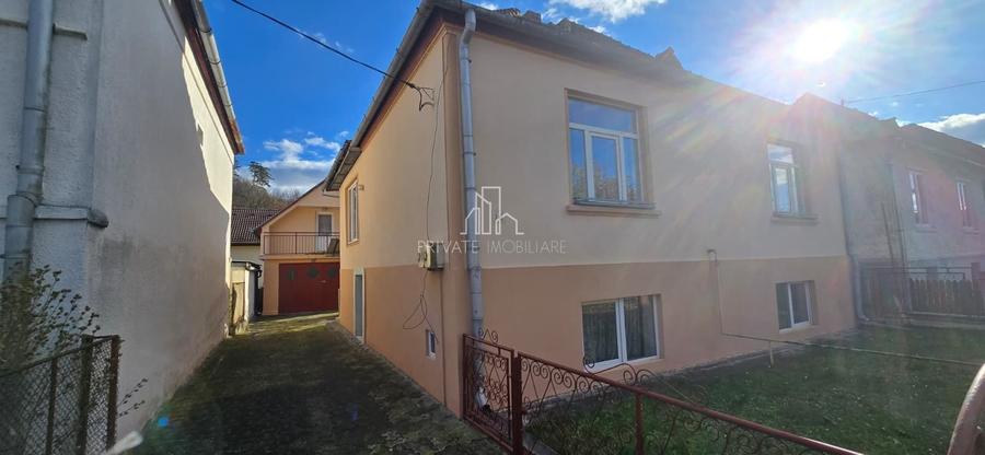 Casă individuală cu 4 camere cu Teren 432 Mp în Central