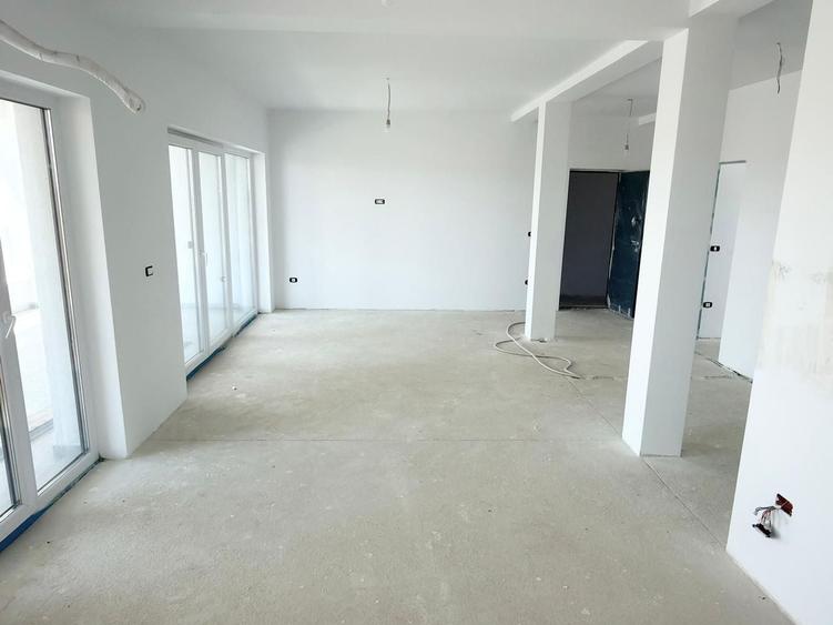 Apartament cu 3 camere decomandat în Torontalului