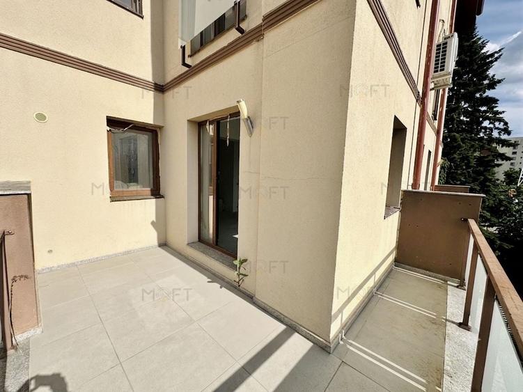Apartament cu 3 camere decomandat în Aviației