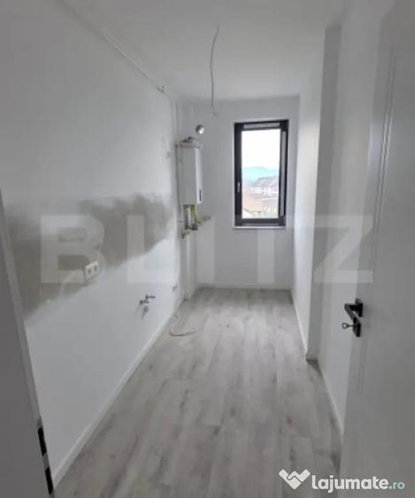 Apartament cu 3 camere semidecomandat în Nord
