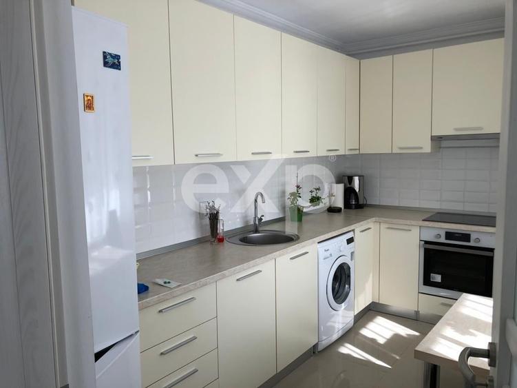 Apartament cu 3 camere semidecomandat, mobilat în Florești