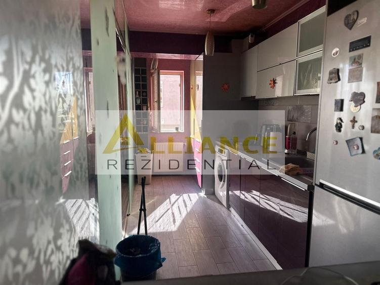 Apartament cu 3 camere decomandat în Berceni