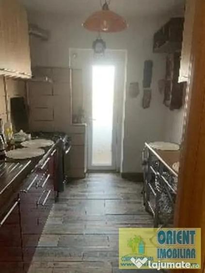 Apartament cu 2 camere decomandat în Km 4