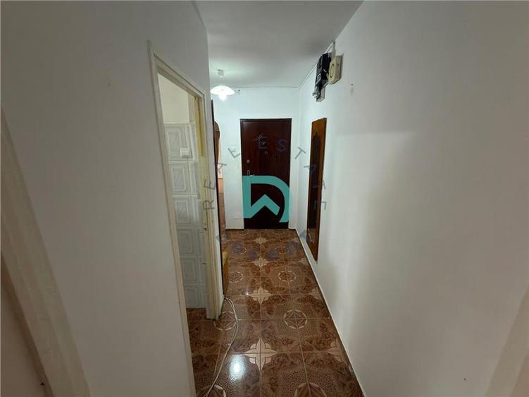 Apartament cu 3 camere decomandat în Astra