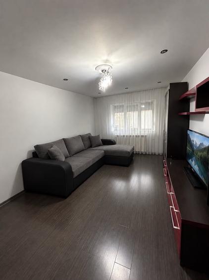 Apartament cu 3 camere decomandat în Micro 17