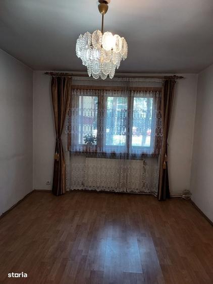Apartament cu 3 camere semidecomandat în George Enescu