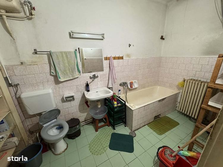 Casa 3 camere cu 3 ari teren , zona 14 Mai - 6