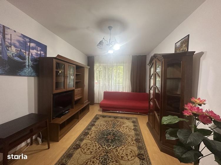 Garsonieră decomandată în Vest