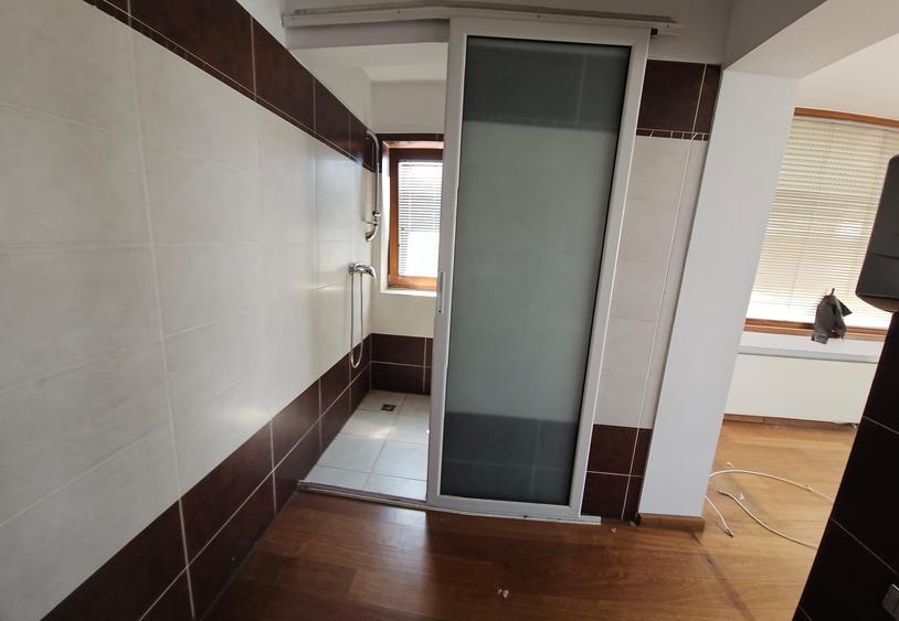 Apartament cu 5 camere decomandat în Dorobanți