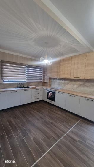 Casă cu 4 camere cu Teren 445 Mp în Central