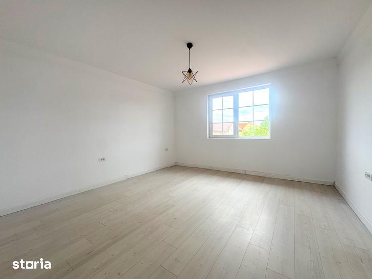 Casă cu 4 camere cu Teren 300 Mp în Dumbrăvița