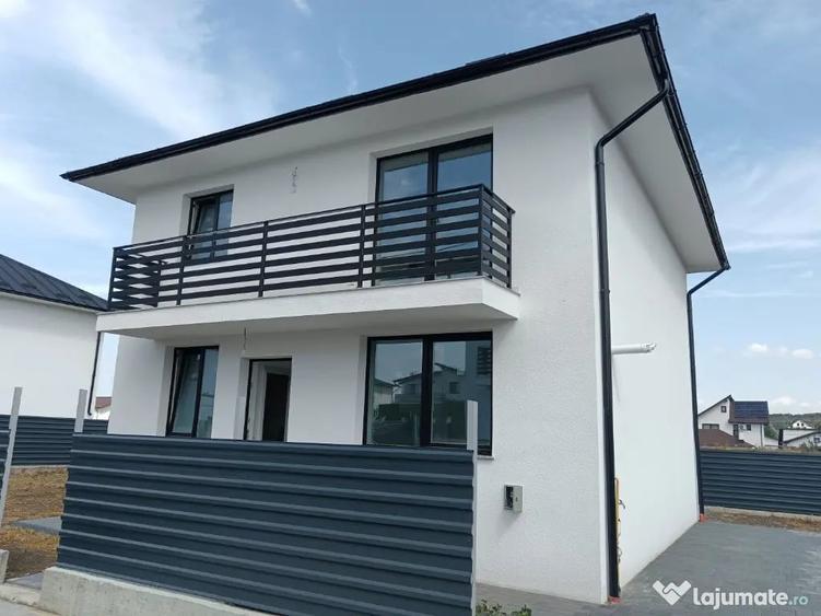 Casă cu 4 camere cu Teren 350 Mp în Șcheia