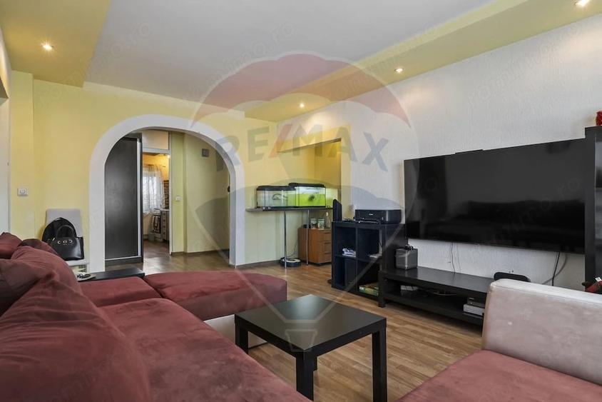 Apartament cu 4 camere decomandat în Sebastian