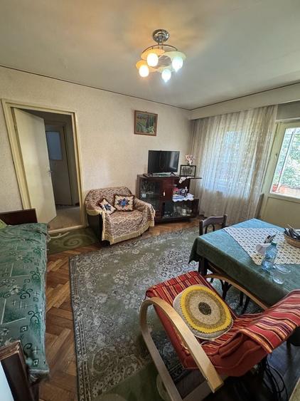 Apartament cu 3 camere semidecomandat în Exterior Vest