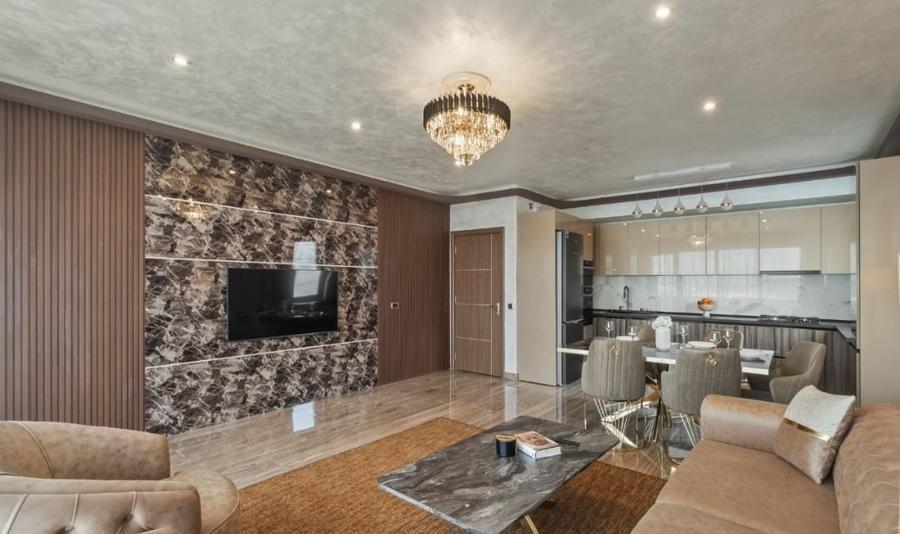 Apartament cu 4 camere decomandat în Tractorul