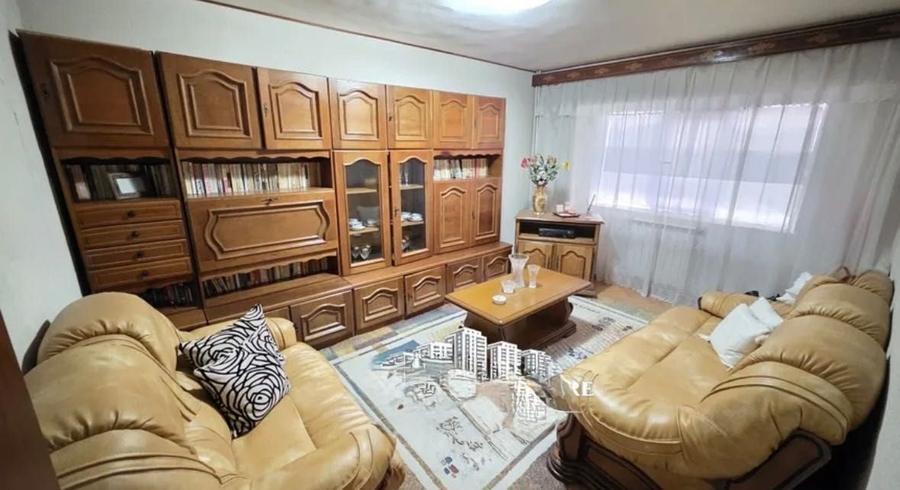 Apartament cu 3 camere decomandat în Gară