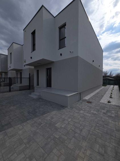 Casă cu 4 camere cu Teren 250 Mp în Covaci