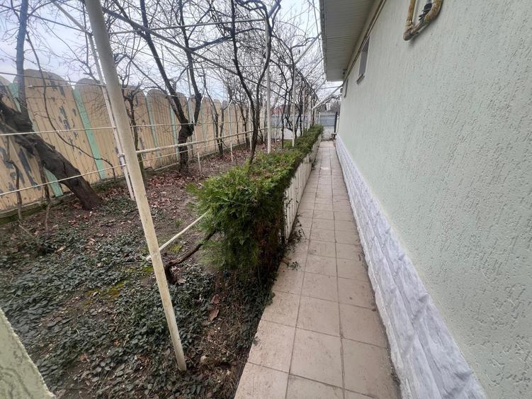 Casă individuală cu 5 camere cu Teren 1200 Mp în Central