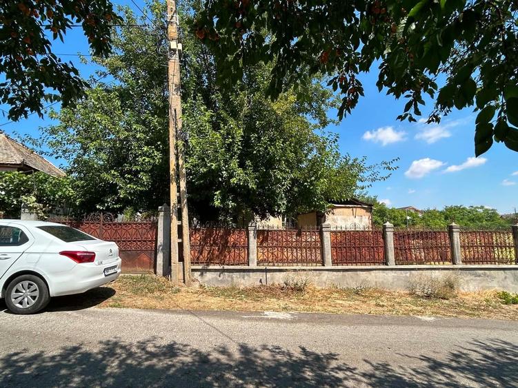 Casă cu 4 camere în Obârșia de Câmp