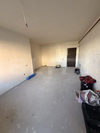 Apartament cu 3 camere semidecomandat în Florești