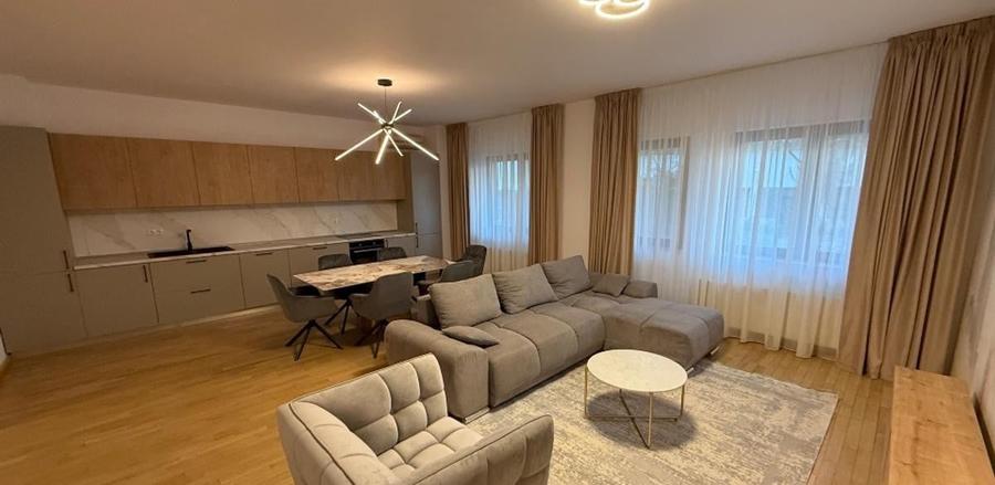 Apartament cu 4 camere semidecomandat, mobilat în Herăstrău