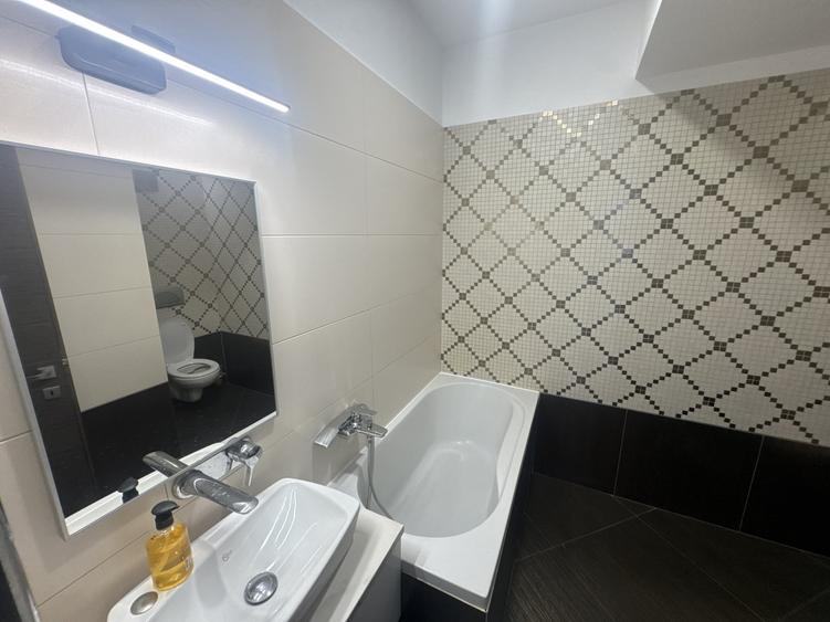 Apartament cu 4 camere decomandat, mobilat în Băneasa