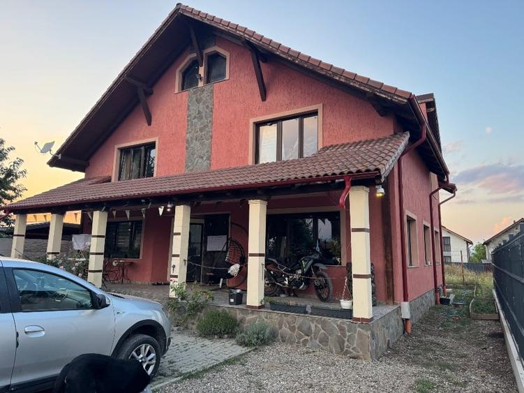 Casă individuală cu 5 camere cu Canalizare în Prejmer