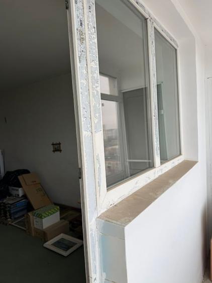Apartament cu 3 camere decomandat în Berceni