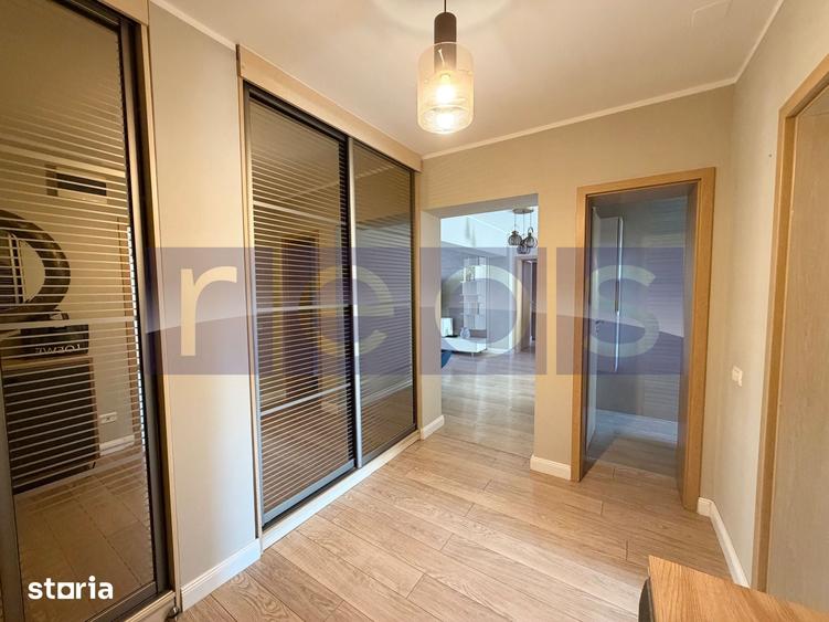 Apartament cu 4 camere decomandat în Victoriei