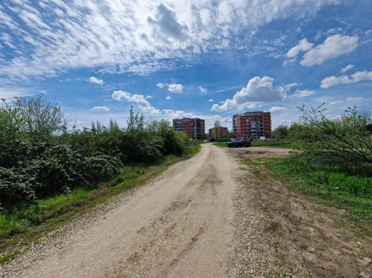 Teren de 3600 mp, în Sisești