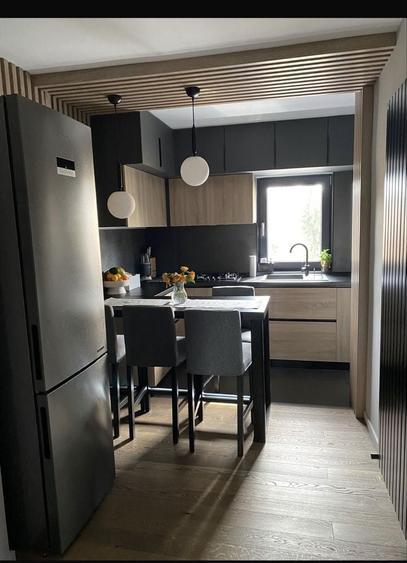 Apartament cu 3 camere decomandat în Central