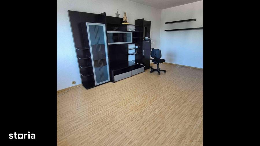 Apartament cu 3 camere în Broșteni
