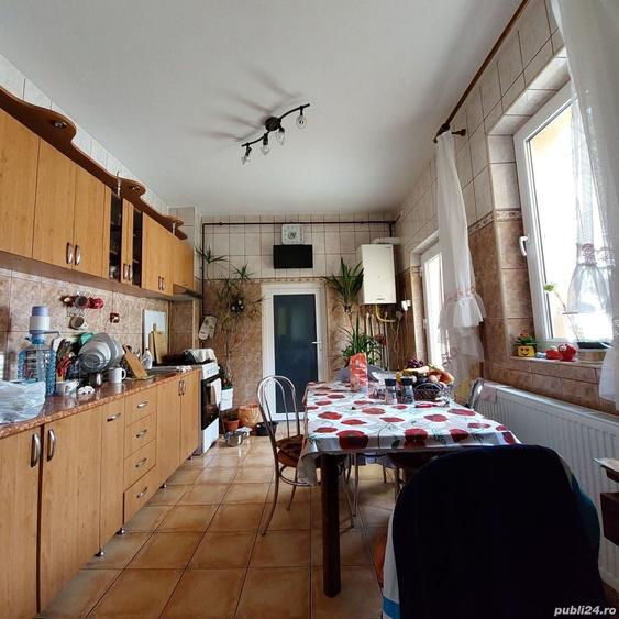 Casă cu 6 camere cu Teren 300 Mp în Muncitoresc