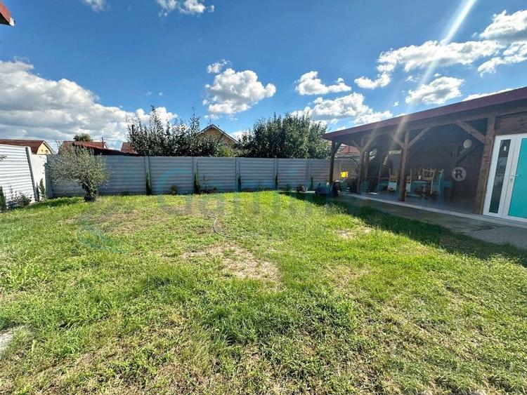 Casă individuală cu 4 camere cu Garaj în Nojorid