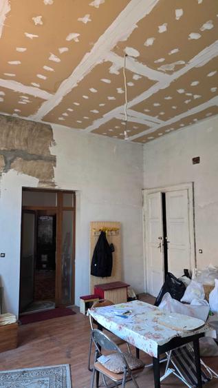Casă cu 2 camere în Central