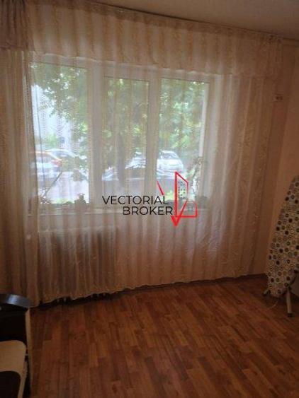 Apartament cu 3 camere decomandat în Dristor